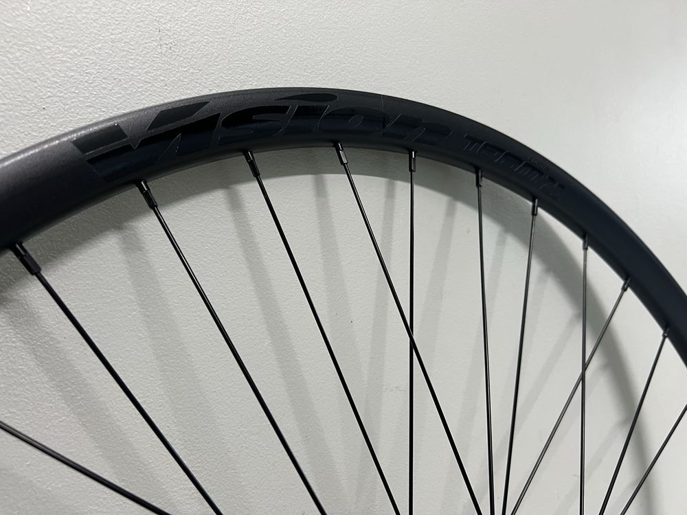 Koła GRAVEL 28 700C FORMULA 12x100 12x142 Vision Sapim