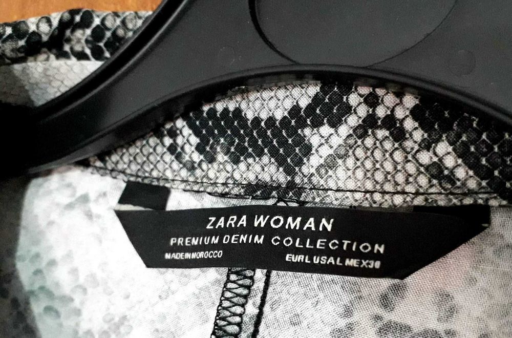 Vestido camiseiro comprido padrão cobra da Zara T: L
