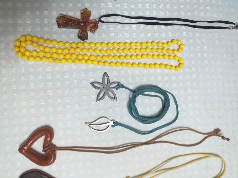 Conjunto de 12 fios e pulseiras