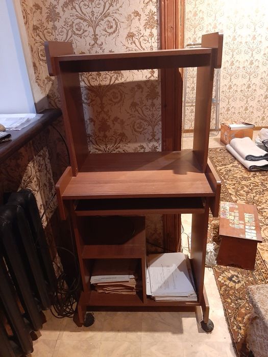 Продам комп'ютерний стіл