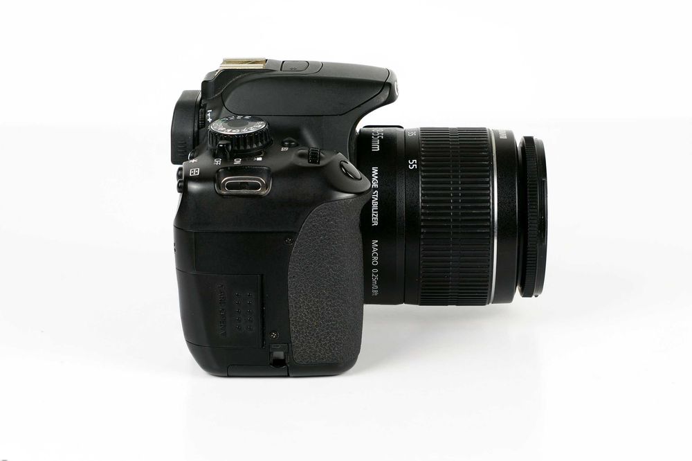 Canon 650D з об'єктивом 18-55 IS II + сумка