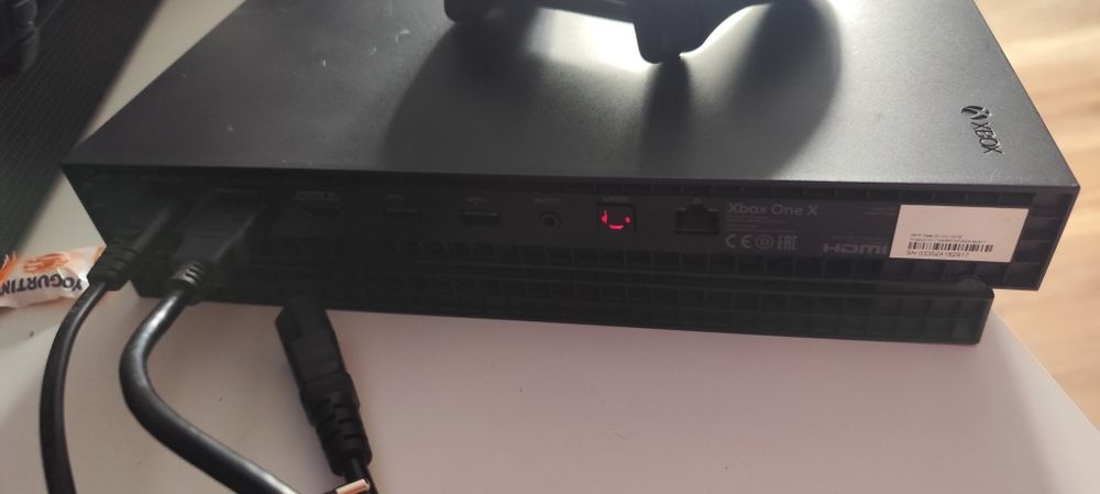 Xbox one x 1tb 4k pad po spa gra