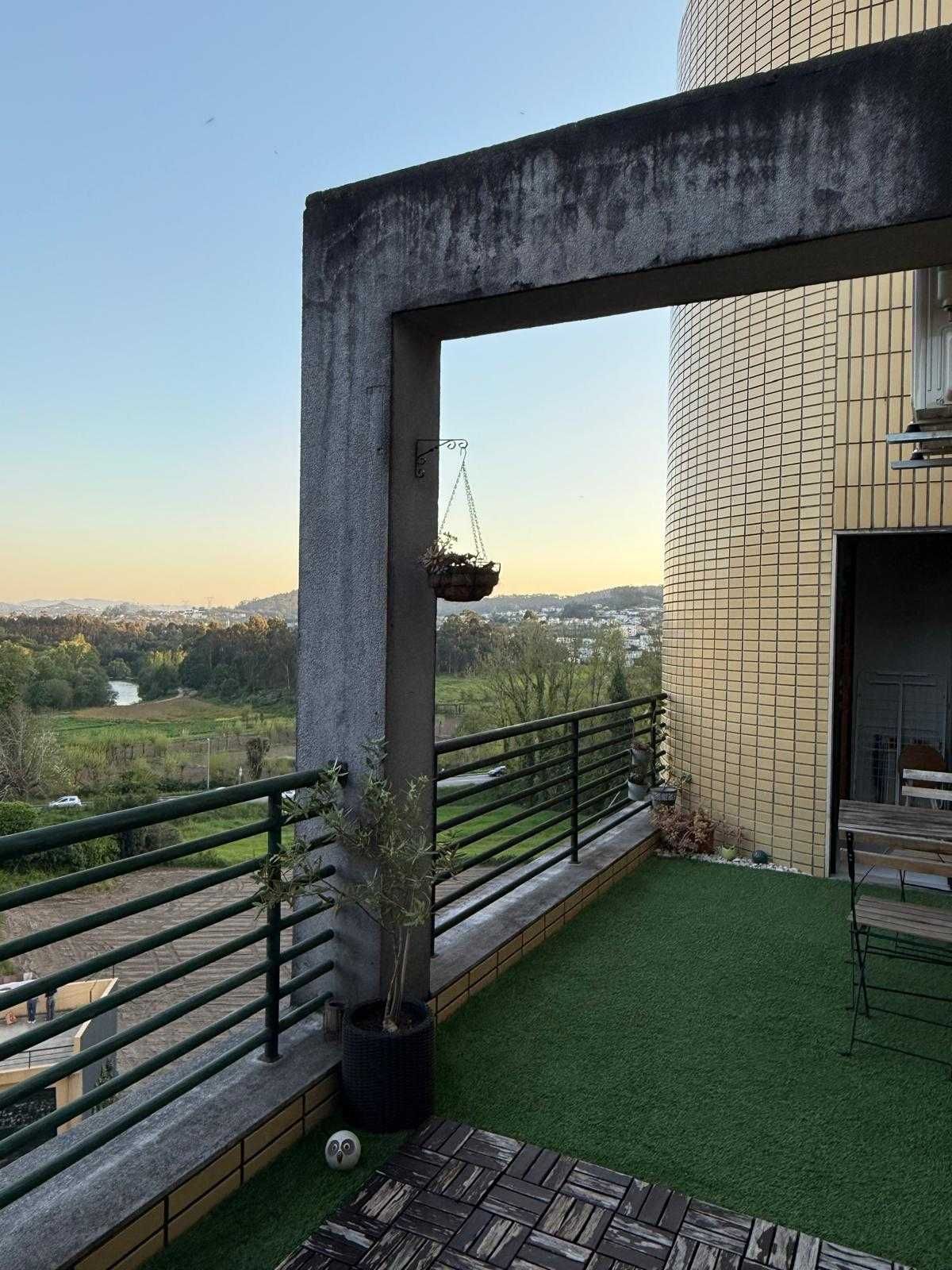 Apartamento T2 com terraço - Caldas das Taipas