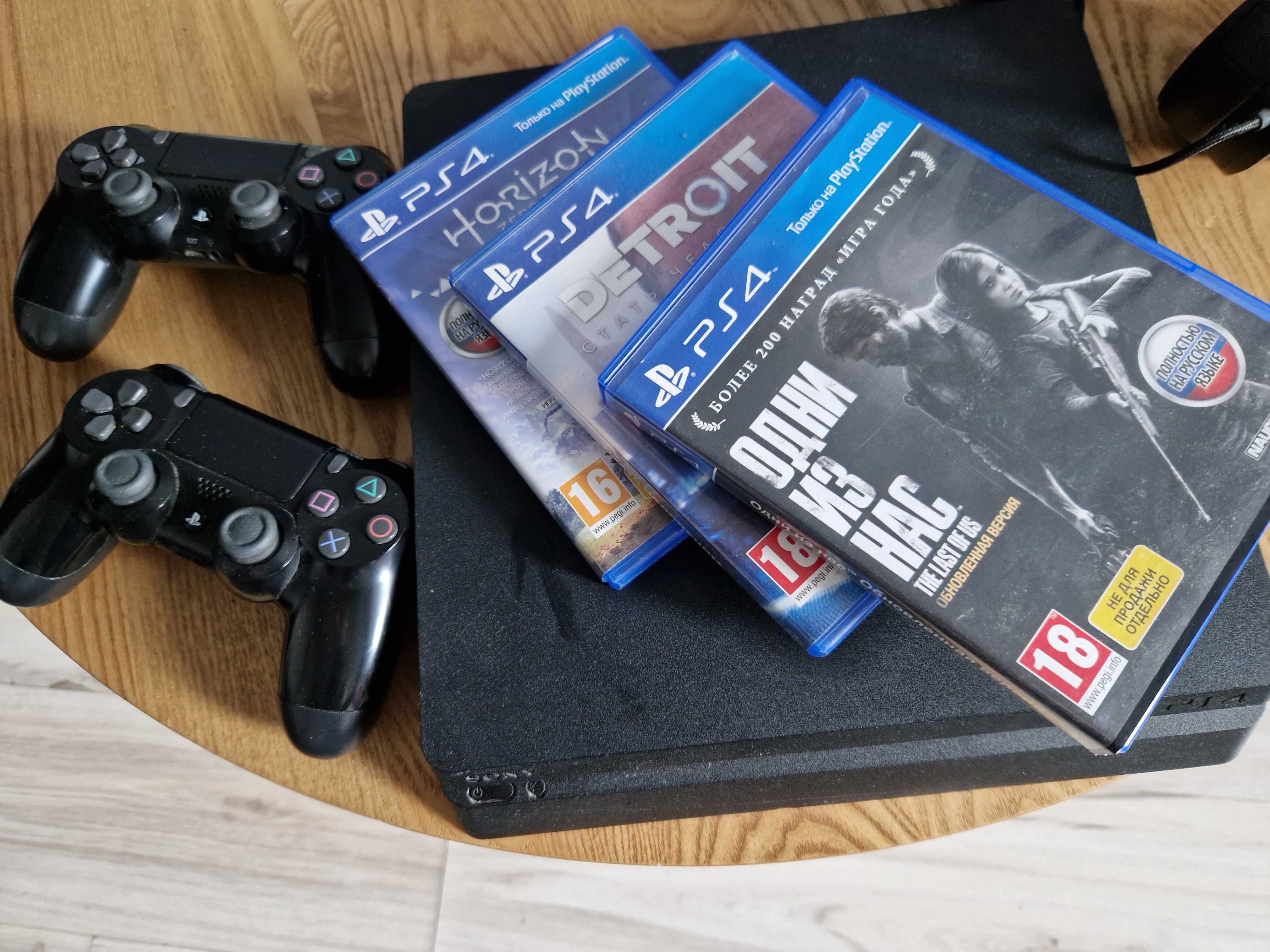 PS4 konsol Sprzedam konsole PlayStation 4 z dyskiem twardym 1TB.