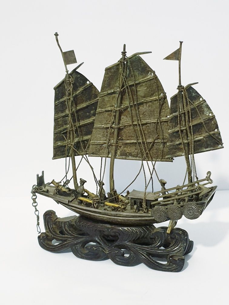 Rara antiga miniatura de um barco Junk asiático prateado e dourado