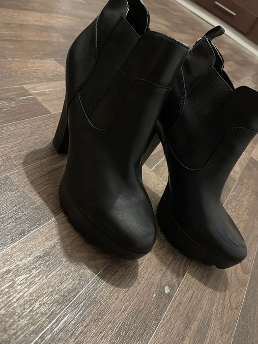 Женские ботинки.