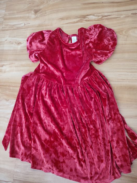 Sukienkę dla dziewczynki