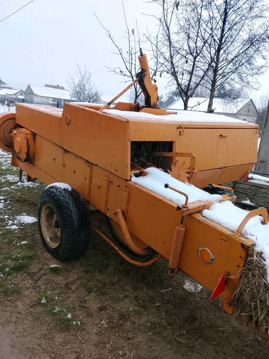 Prasa kostkująca siano, słomę