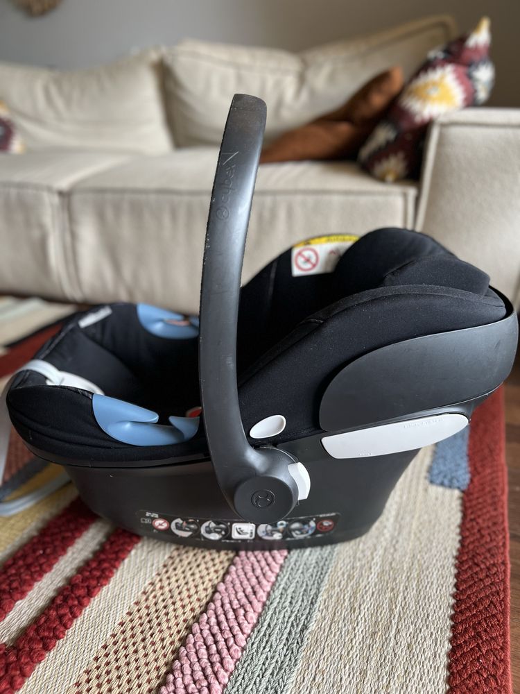 Fotelik samochodowy z bazą Cybex Aton M-i Size