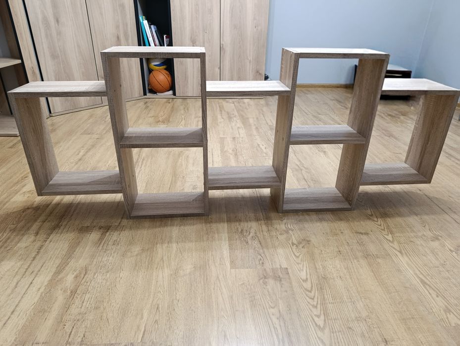 Nowoczesna półka wisząca