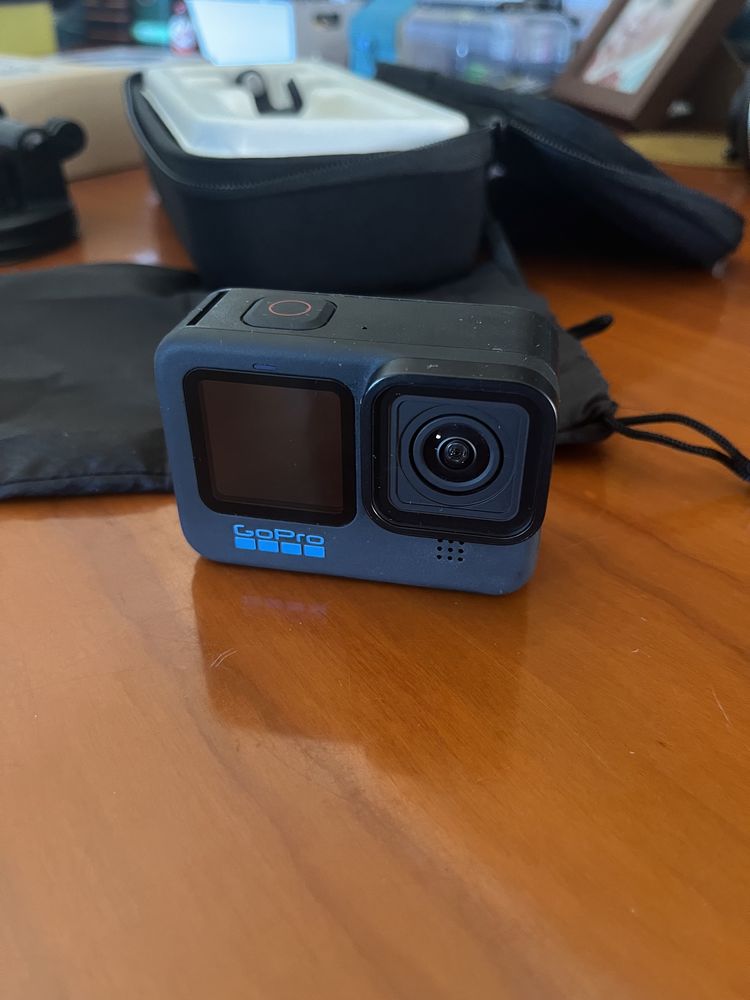 Vendo Go Pro 10 com acessórios