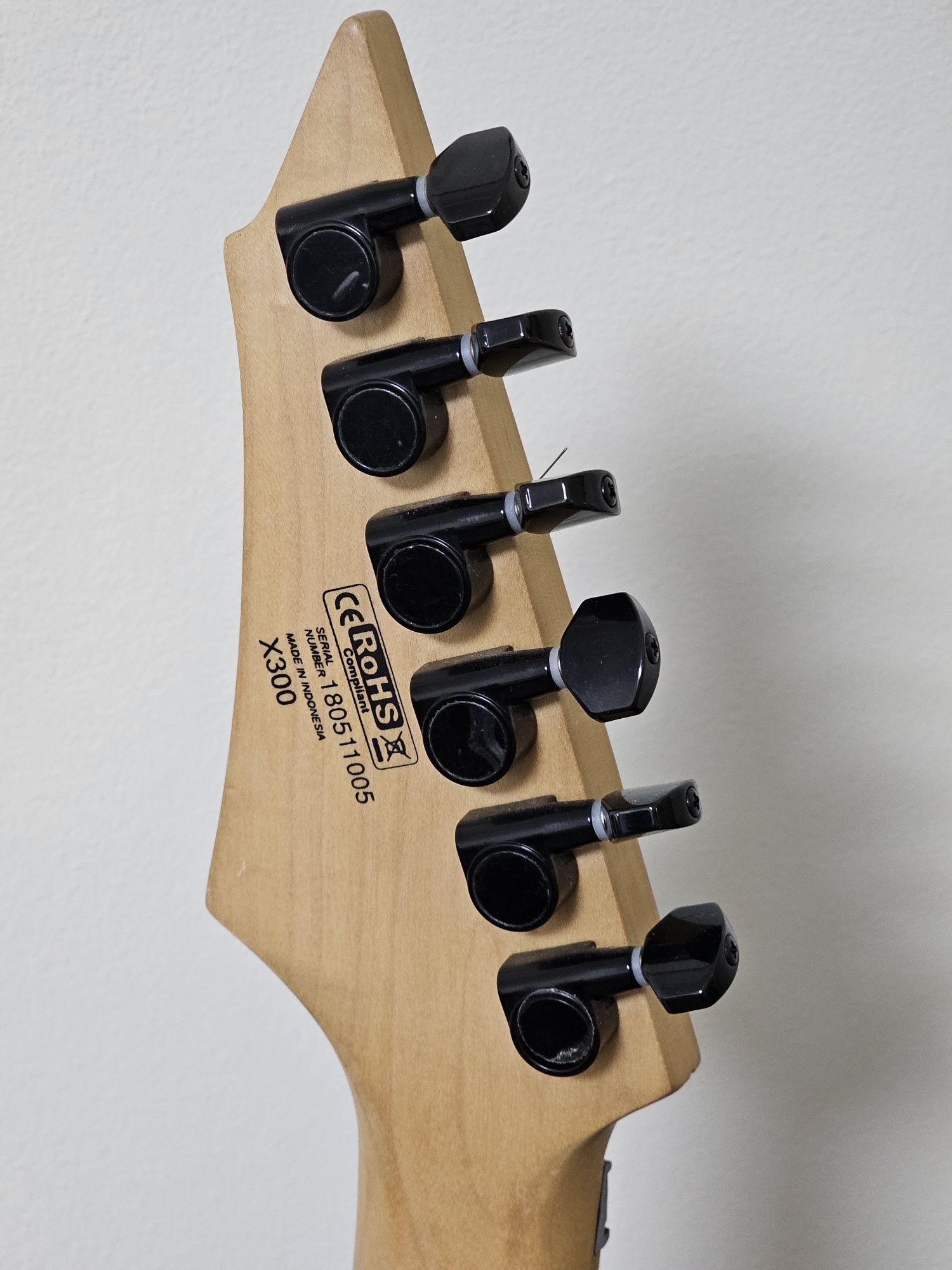 Gitara elektryczna Cort X300 Tremolo Floyd Rose