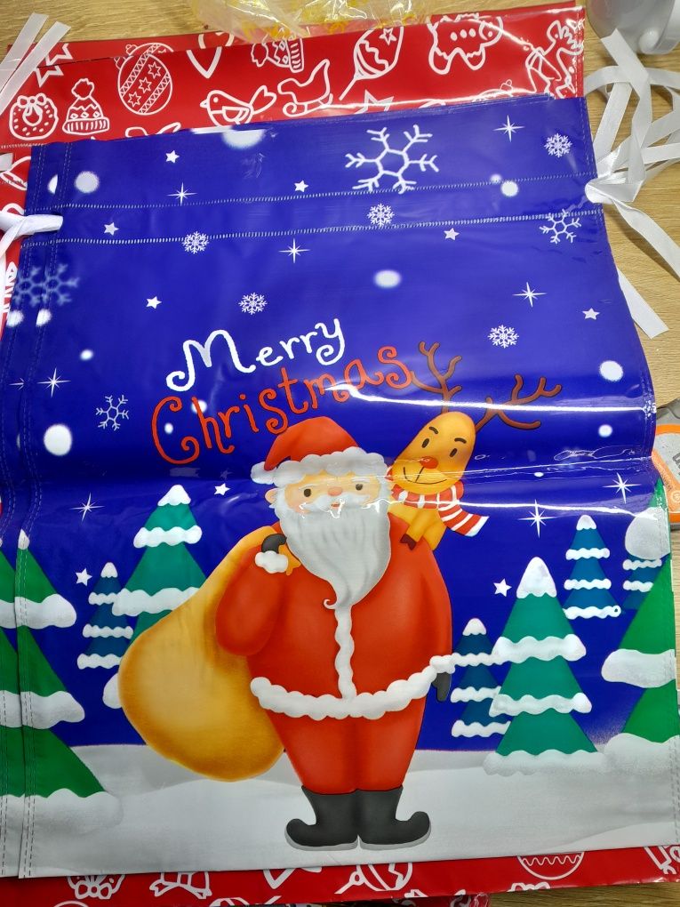 Torby foliowe świąteczne ze sznurkami na prezenty merry christmas 30sz