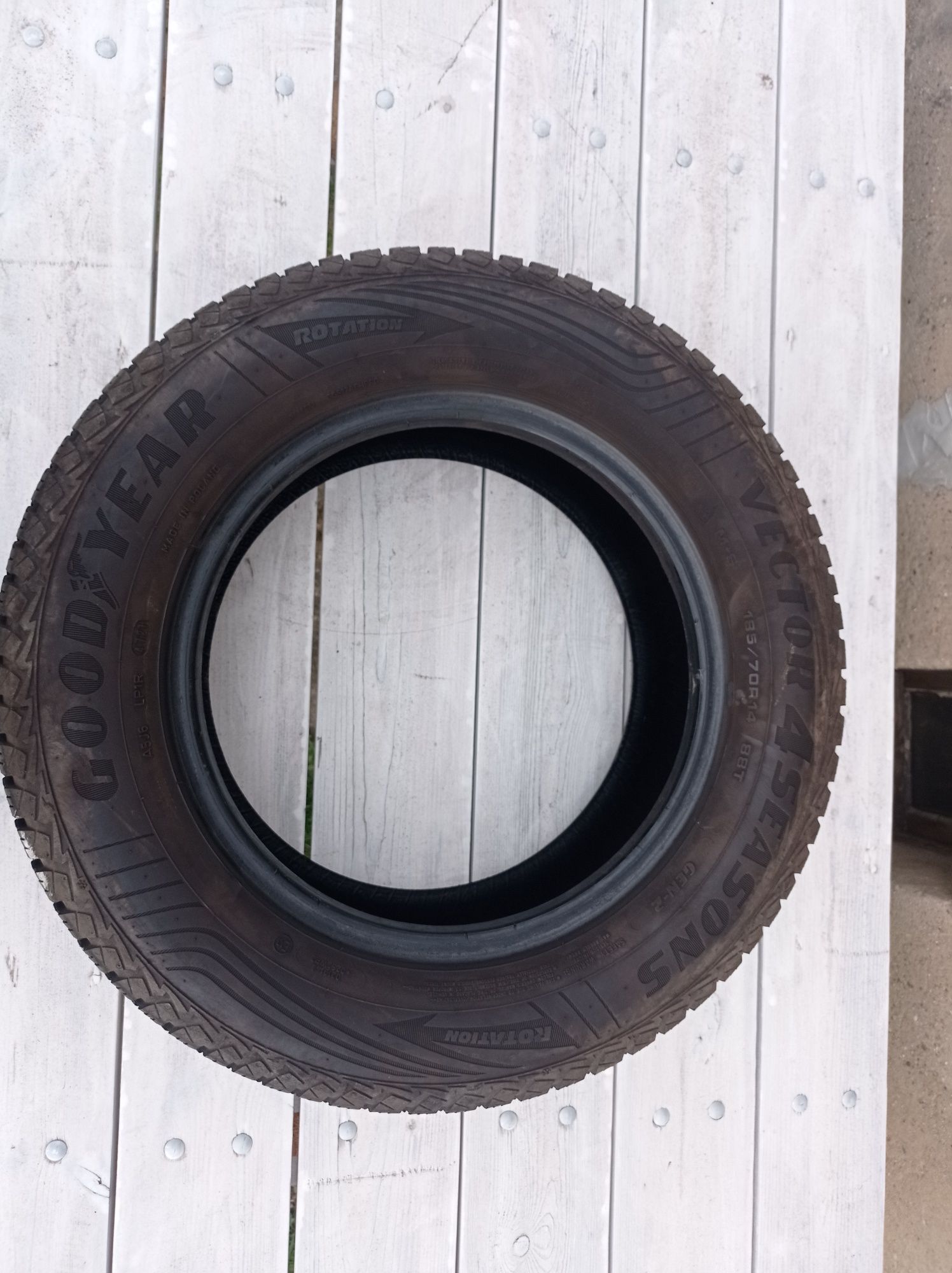 Opony całoroczne Goodyear Vector 4Seasons 185/70 R14