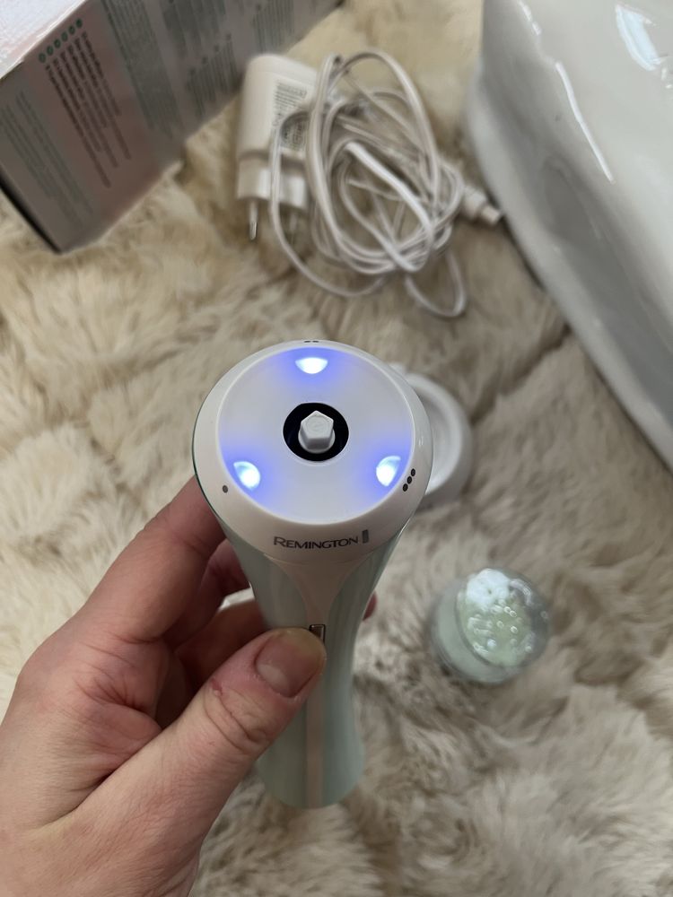 Szczoteczka do mycia twarzy Remington Reveal