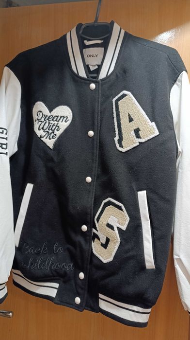 Бомбер вітровка жіночий стильний