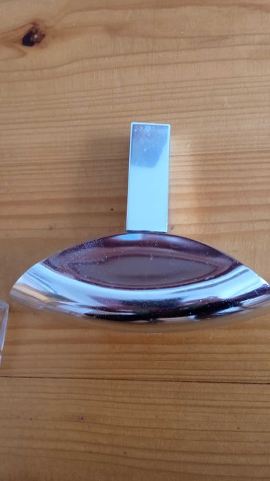 Oryginalny flakon po perfumach Euphoria. Francja.