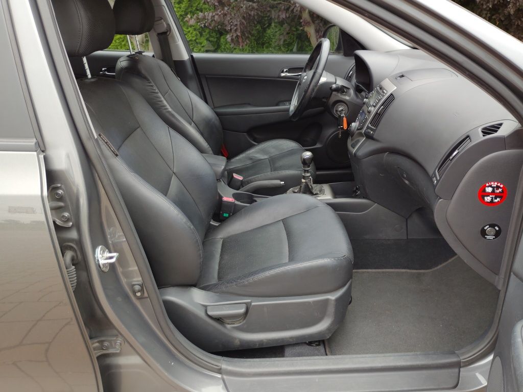Hyundai i30 2008r 2,0i 143KM 181.000km Skóry Tempomat Klimatronik z DE