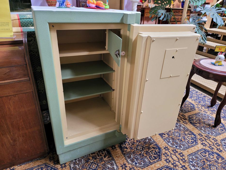 Cofre de marca Chaves do Areeiro - Com chave e código