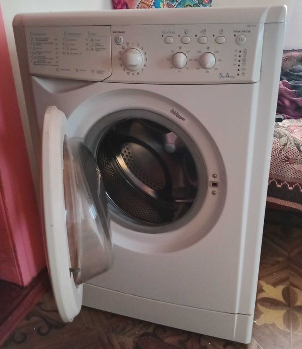 Продам пральну машину INDESIT (під ремонт чи на запчастини)