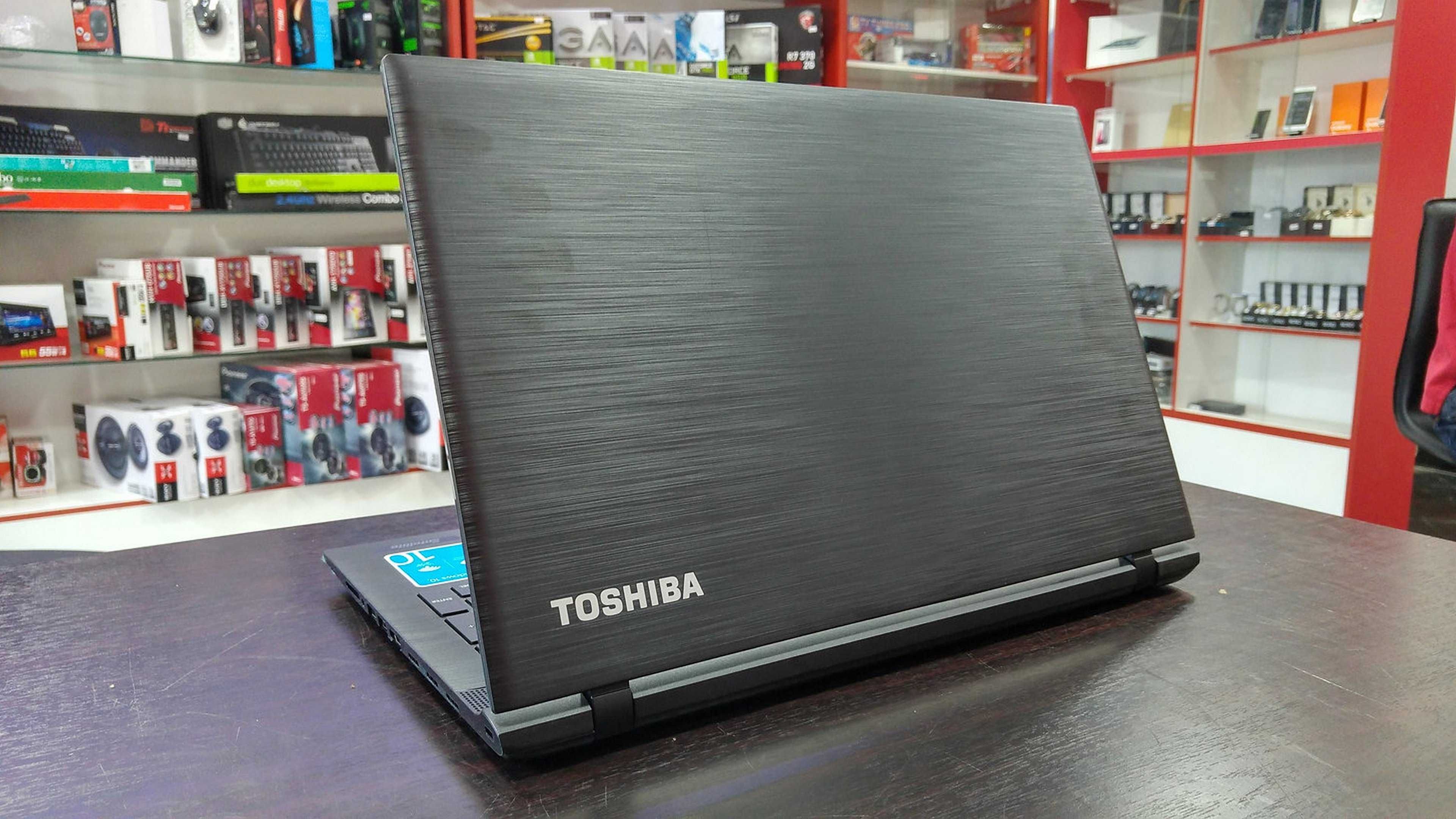 Toshiba Satellite Skullcandy 15.6" i7/8GB/240SSD como Novo