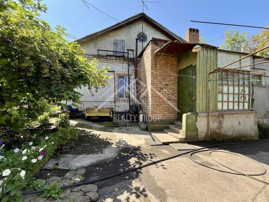 Продаж  просторого будинку Універмаг 44 квартал