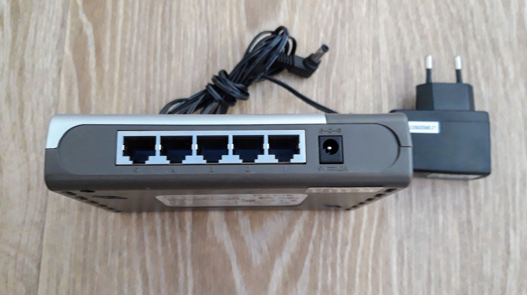Сетевой коммутатор D-Link DES-1005D