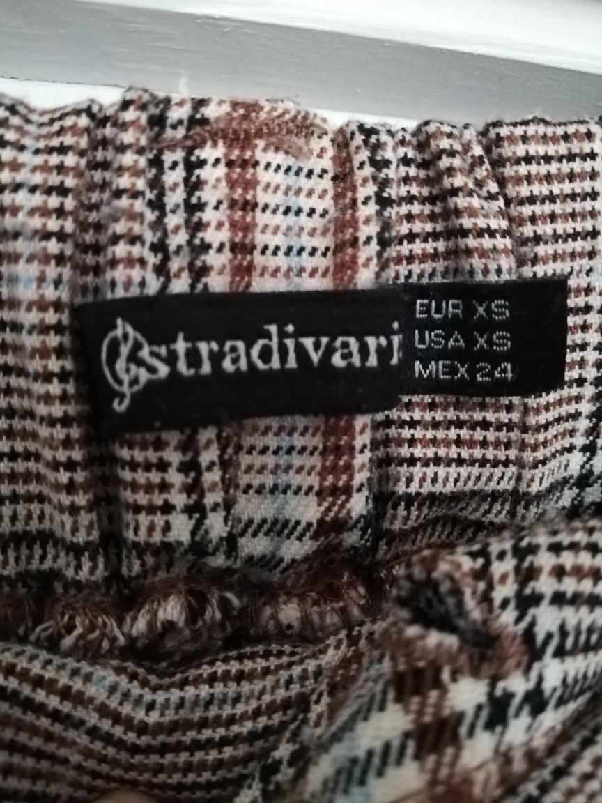 Spodnie carrot w kratę Stradivarius XS marchewy brązowe beżowe