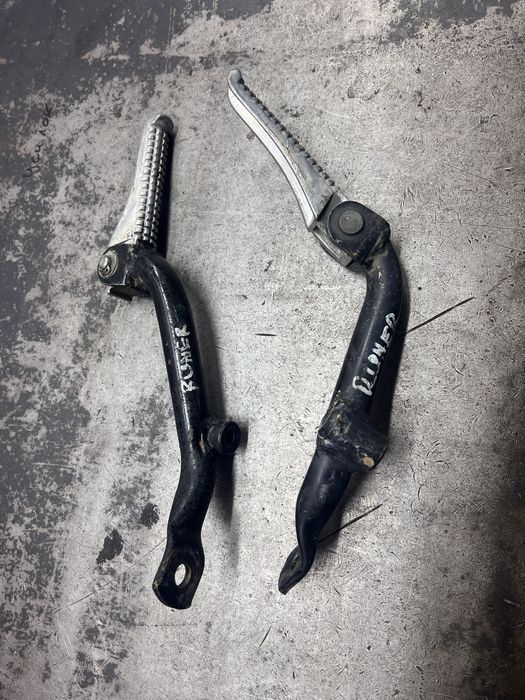 Підніжки пасажира Gilera runner