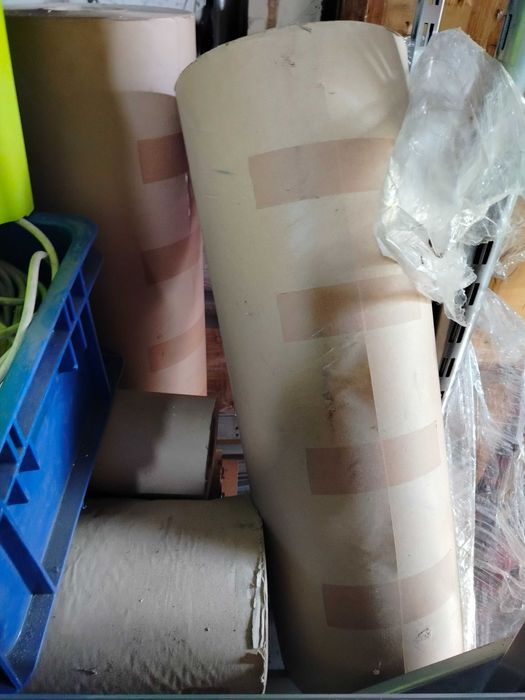 Papier szary rolka pakowy wypełniacz  mam 7 rolek po 20 kg