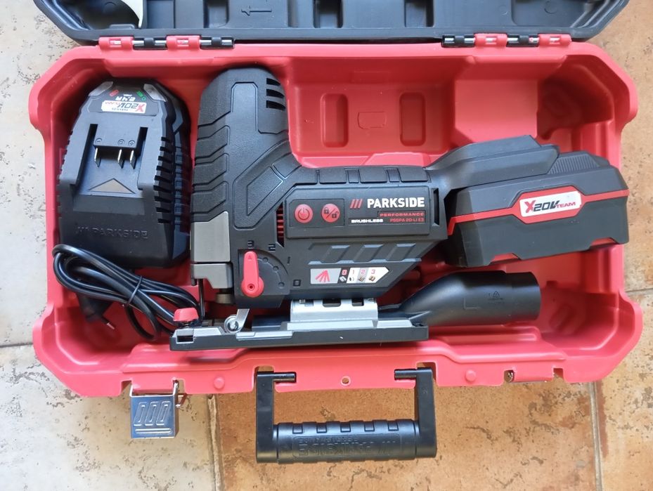 Tico-Tico / serra de recortes Parkside Performance c/bat 4A + carg.