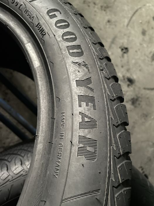 Шини 215/50/17 - 2шт Goodyear Vector4Seasons Gen-2