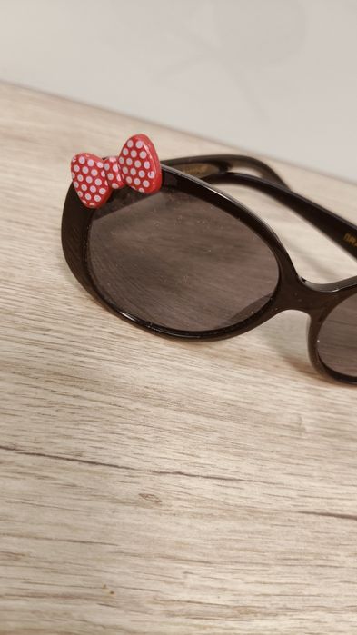 Okulary przeciwsłoneczne dziewczynka