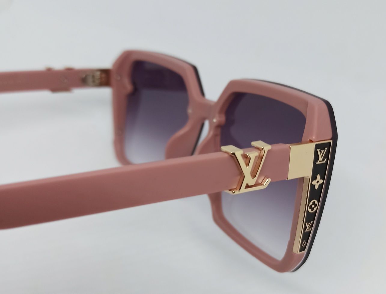 Louis Vuitton  очки женские солнцезащитные бежево  розовые  градиент