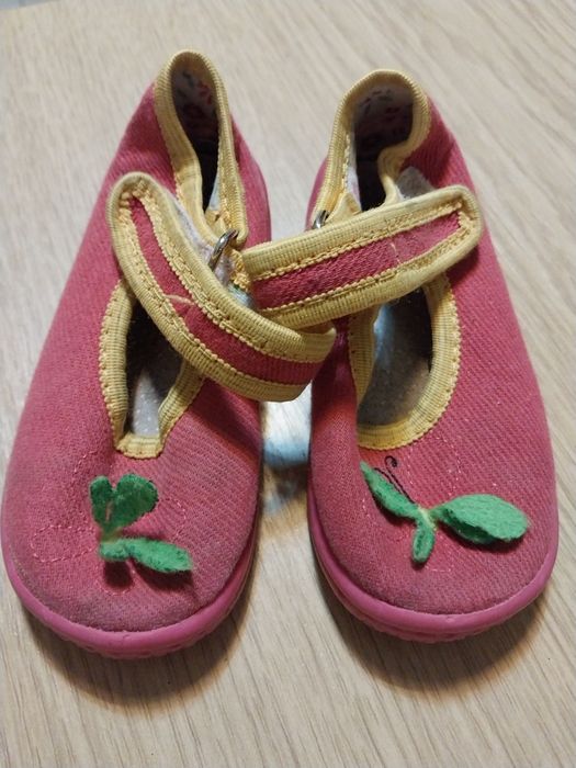 Różowe buciki, zapinane na rzepy, rozmiar 20