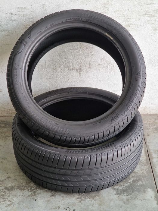 2 Pneus BRIDGESTONE Semi Novos 245/45R19