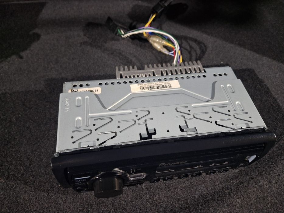 Автомагнитола Pioneer MVH-09UBG