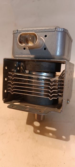 Магнитрон микроволновки