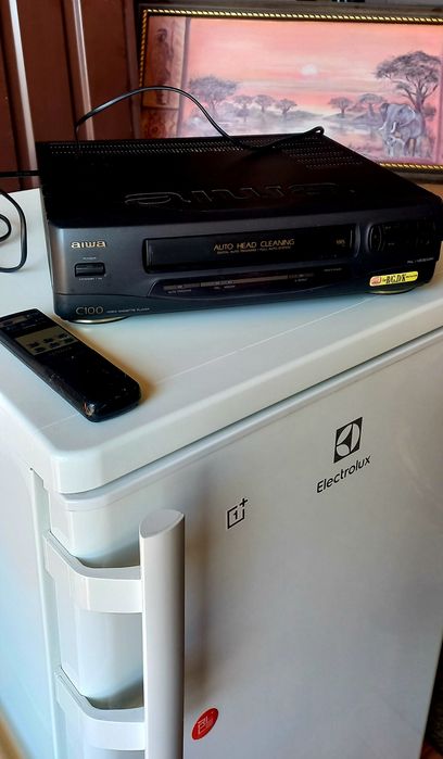 Срочно!Видеомагнитофон AIWA.