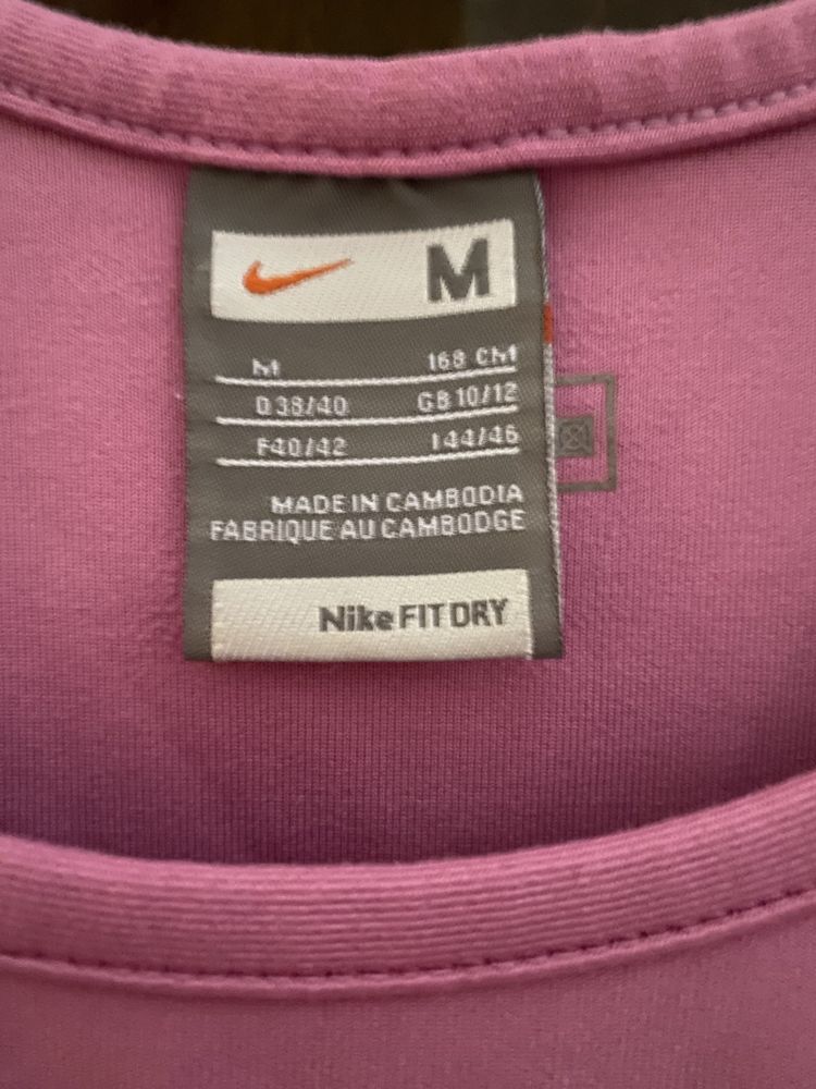 Жіноча спортивна майка Nike (розмір М)