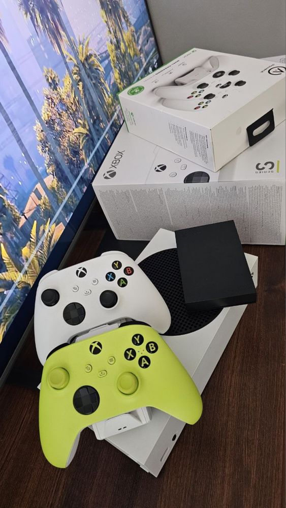 Xbox Series S+ 2 pady + stacja ładująca + Seagate Game Drive 4TB