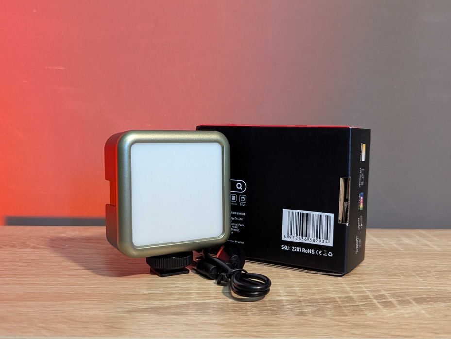 Ulanzi VL49 RGB — компактне накамерне RGB світло