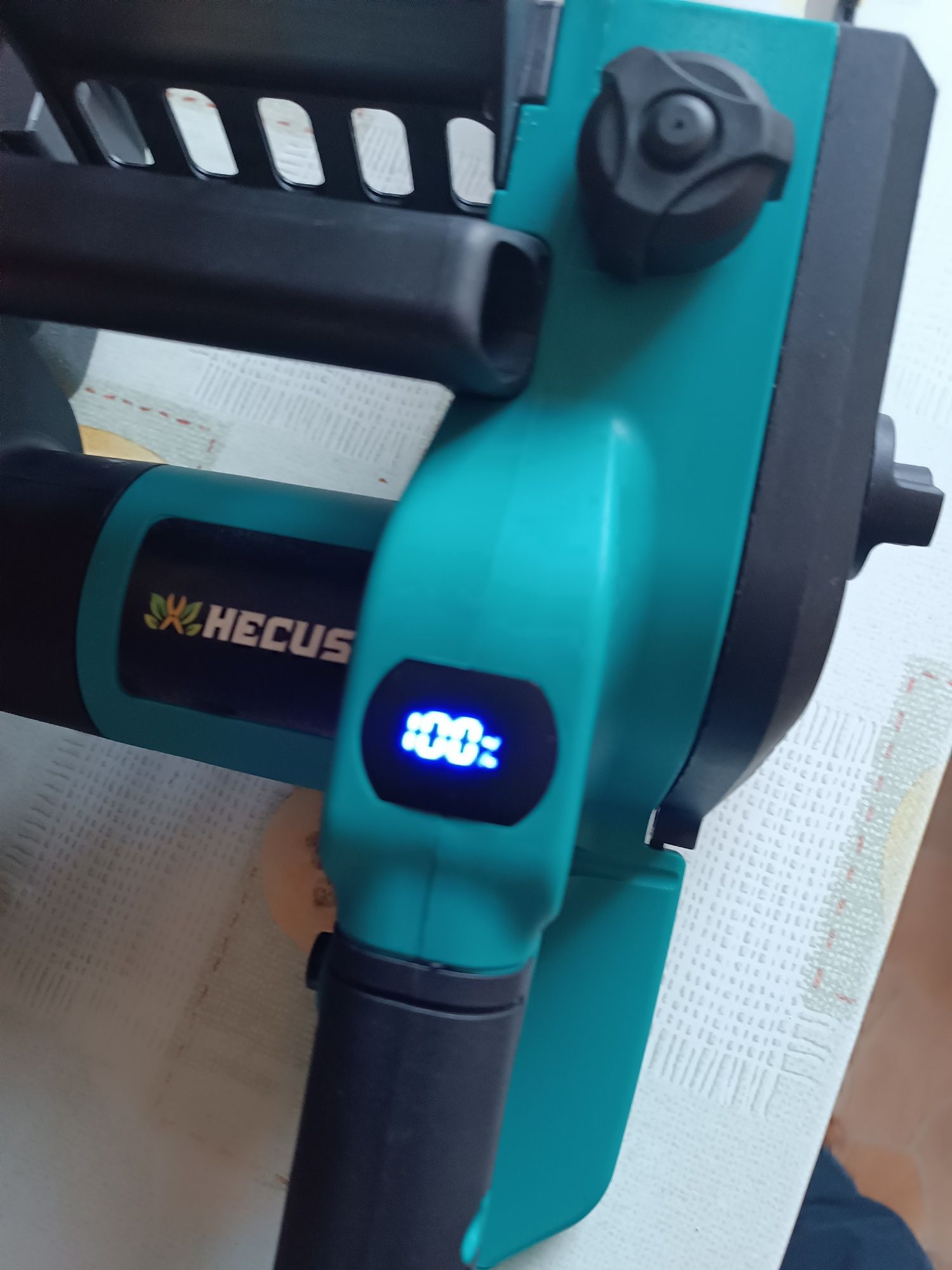 Pilarka łańcuchowa 12" na akumulator Makity do obcinania gałęzi i kona