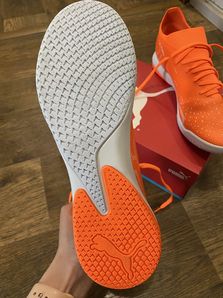 Нові футбольні кросівки Puma