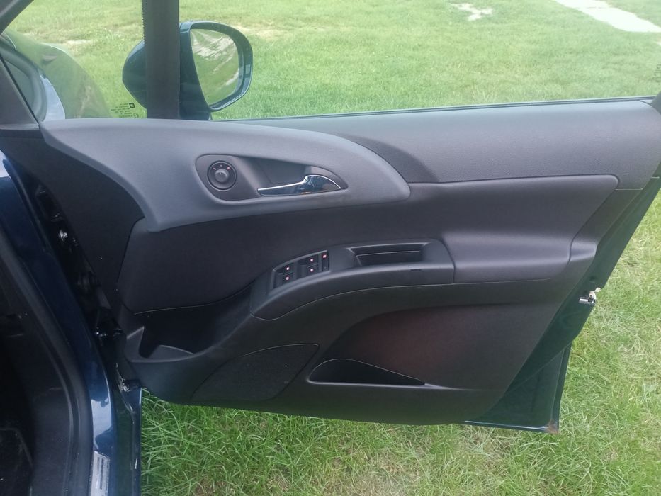 Fotele Opel Meriva B komplet foteli