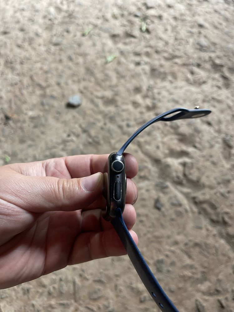 Apple Watch 6 40mm (батарея 85%)