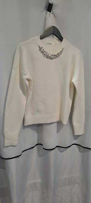 Piękny Biały Sweter Viskoza Biały Ozdobny Naszyjnik Kryształki r.S/M