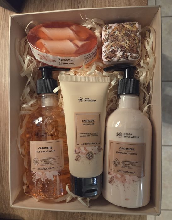 Stara Mydlarnia Cashmere zestaw kosmetyków duży pudełko prezent
