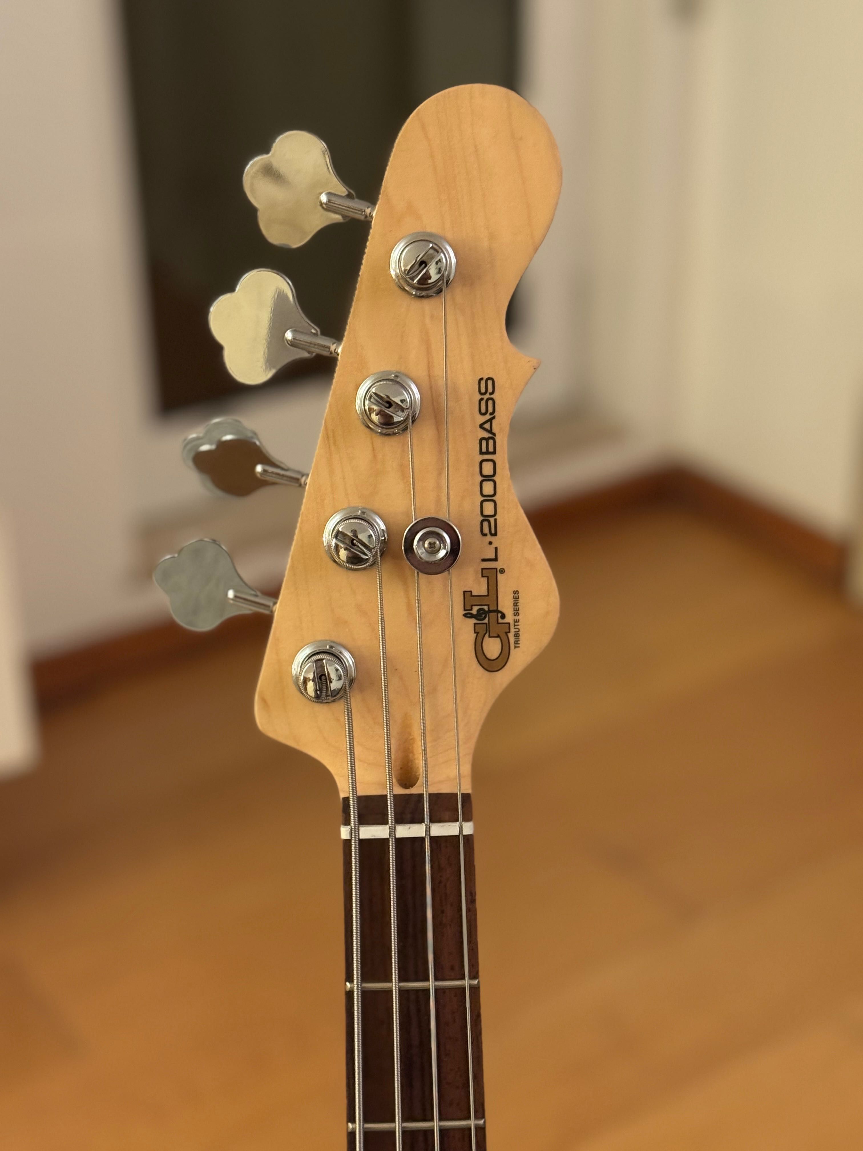 Baixo G&L L-2000 Tribute Series - Cor 3-Tone Sunburst