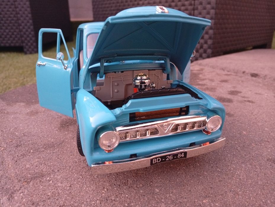 1/18 Ford f-100 Pickup